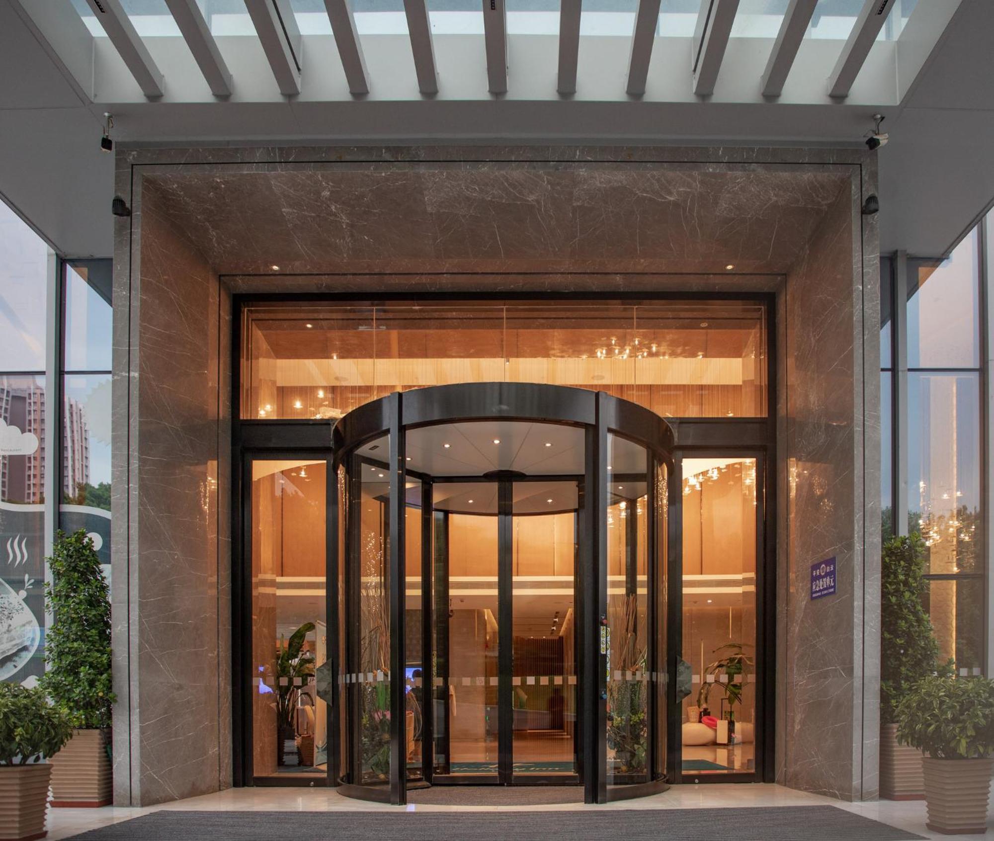Holiday Inn Guangzhou South Lake Hotel - Ideal For Business & Leisure Exterior foto